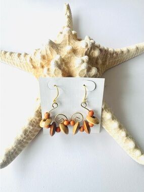 Gold Swirl Natural Wood Bead Earrings - Tan Orange & Brown - NWT gift packaged